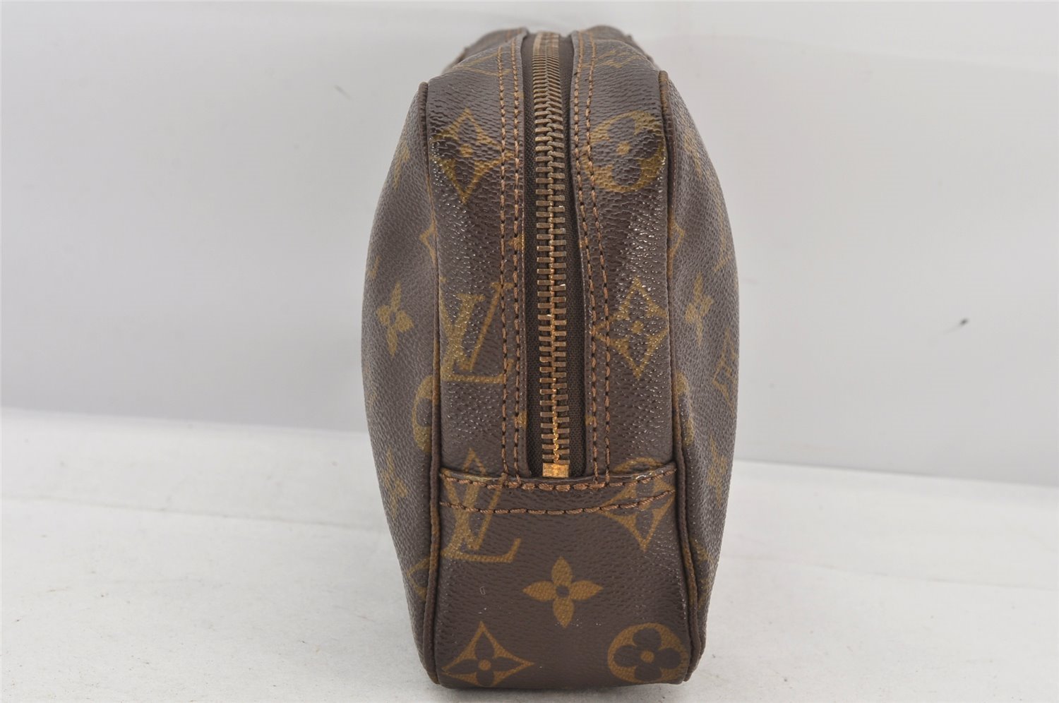 Auth Louis Vuitton Monogram Trousse Toilette 23 Clutch Hand Bag Old Model 6247K