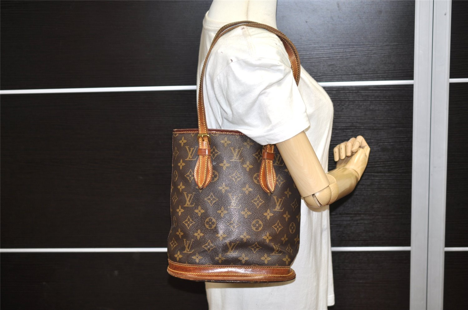 Authentic Louis Vuitton Monogram Bucket PM Shoulder Tote Bag M42238 Junk 6252K