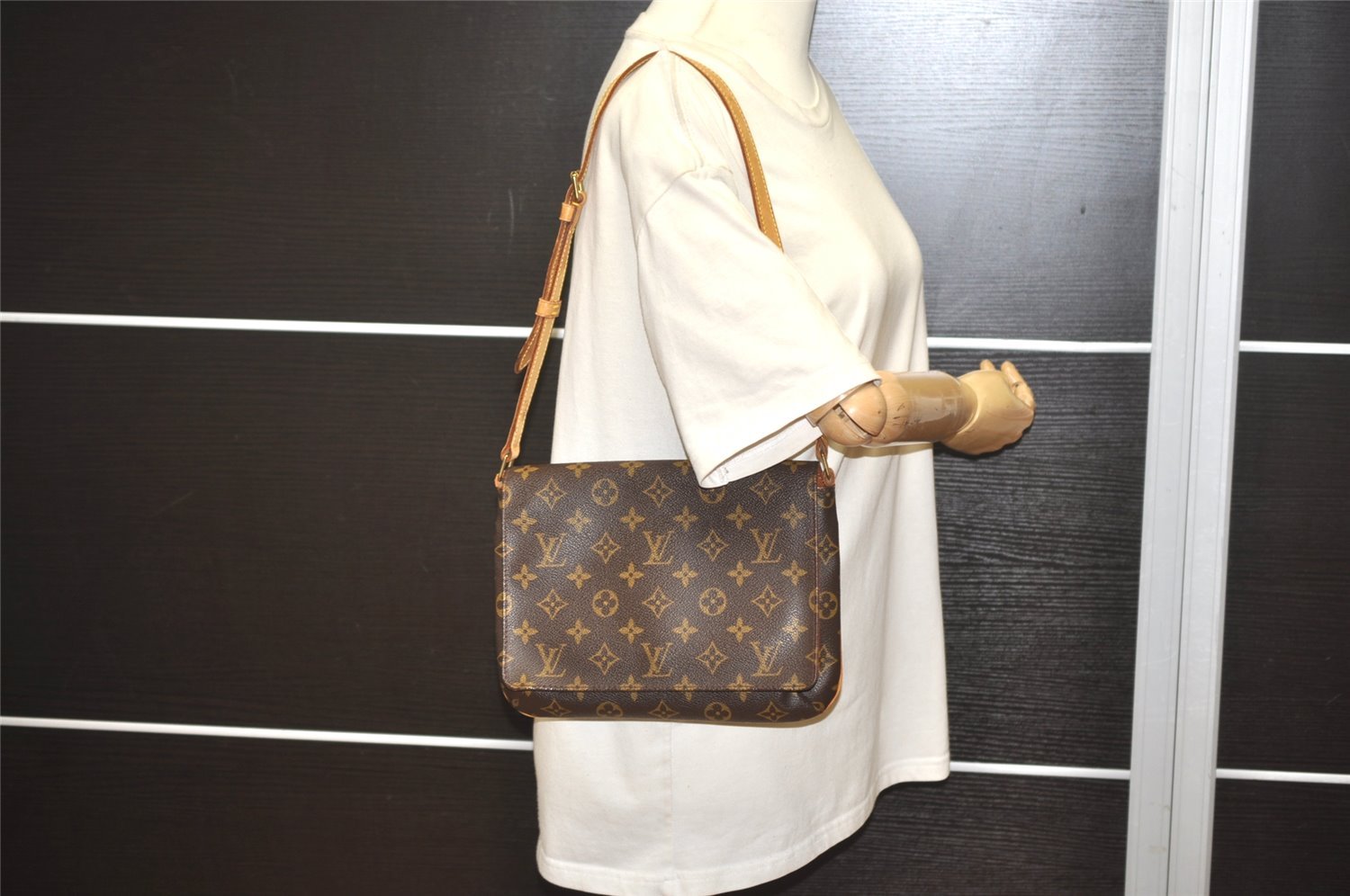 Authentic Louis Vuitton Monogram Musette Tango Shoulder Bag M51257 LV 6256I