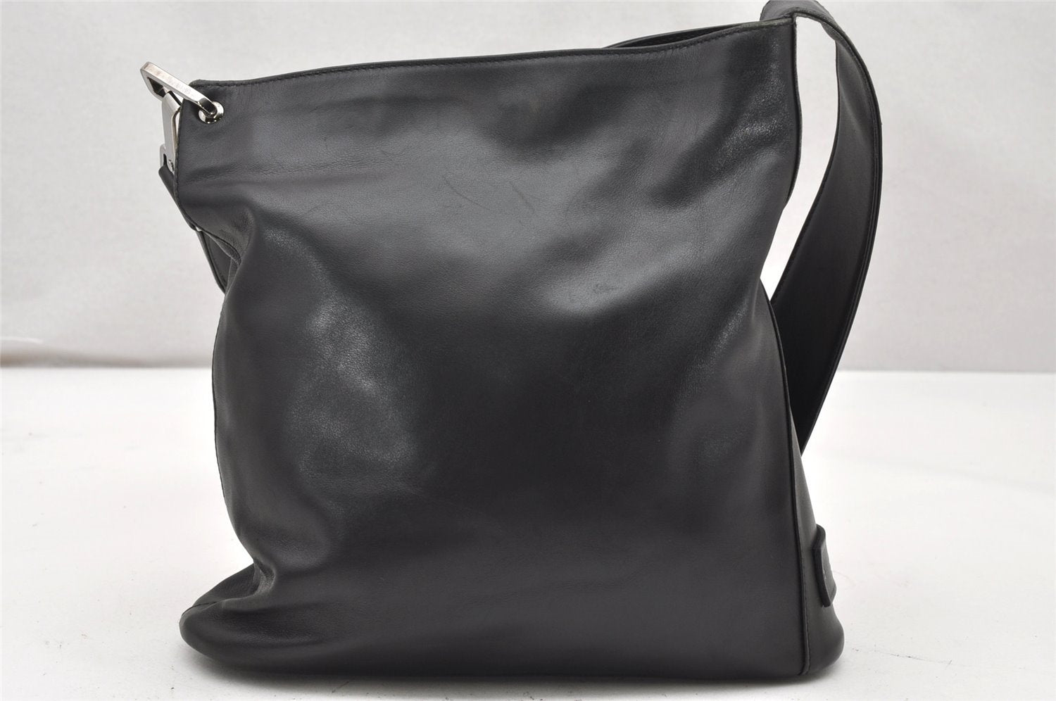 Authentic GUCCI Vintage Shoulder Cross Body Bag Purse Leather 91761 Black 6256K