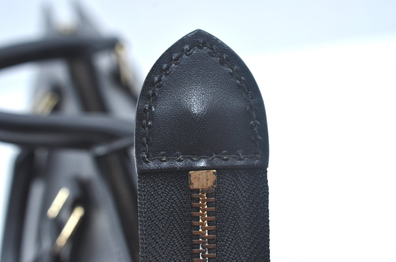 Authentic Louis Vuitton Epi Sac Triangle Hand Bag Black M52092 LV 6257I