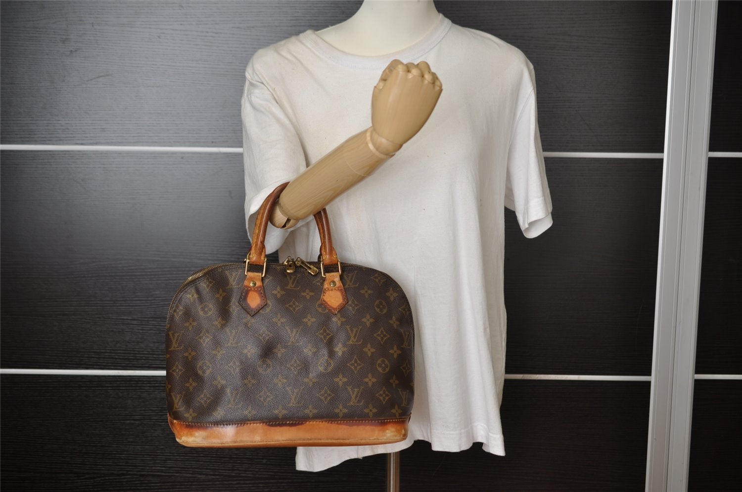 Authentic Louis Vuitton Monogram Alma Hand Bag Purse M51130 LV 6259I