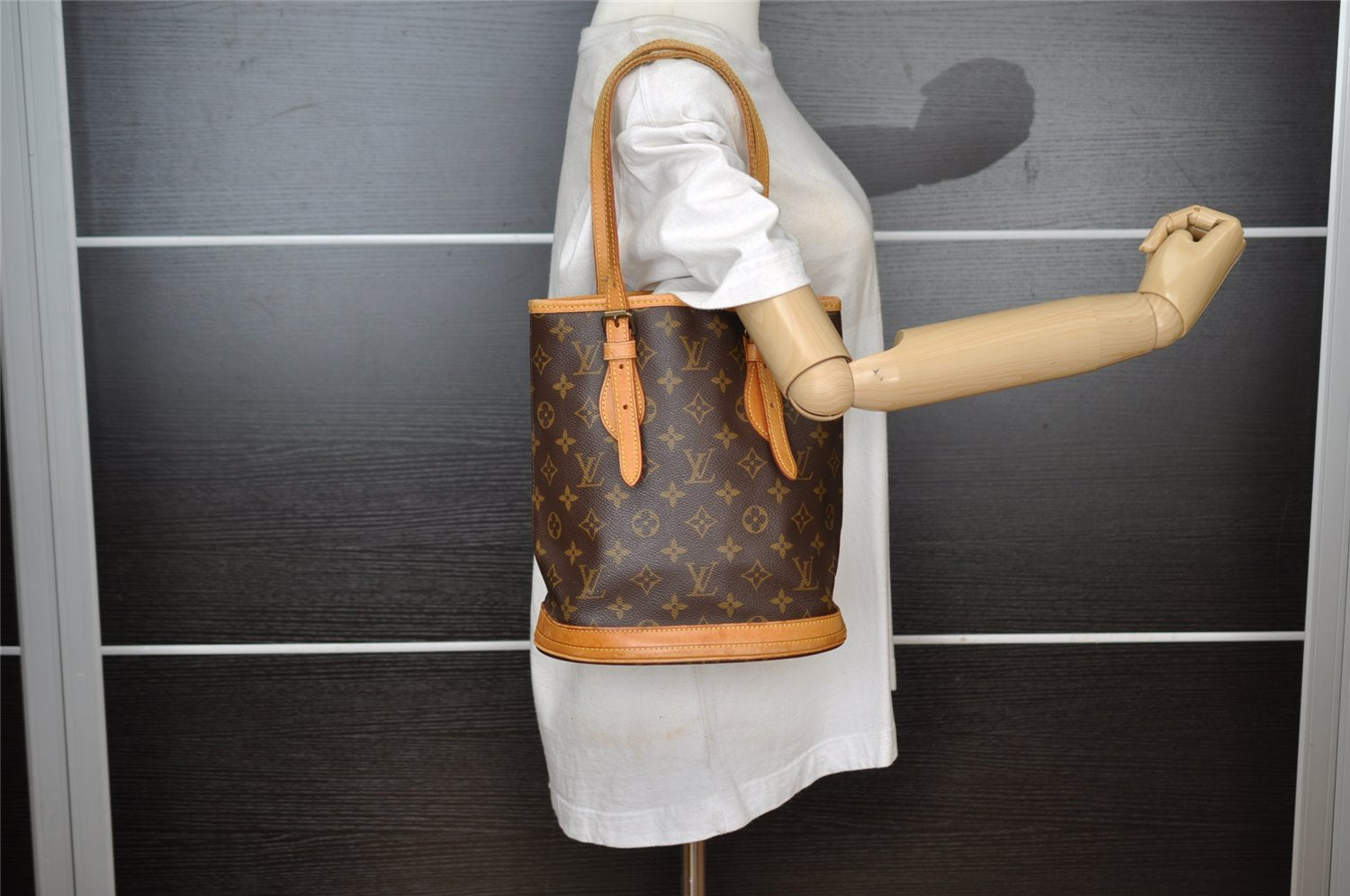 Authentic Louis Vuitton Monogram Bucket PM Shoulder Tote Bag M42238 LV 6260I