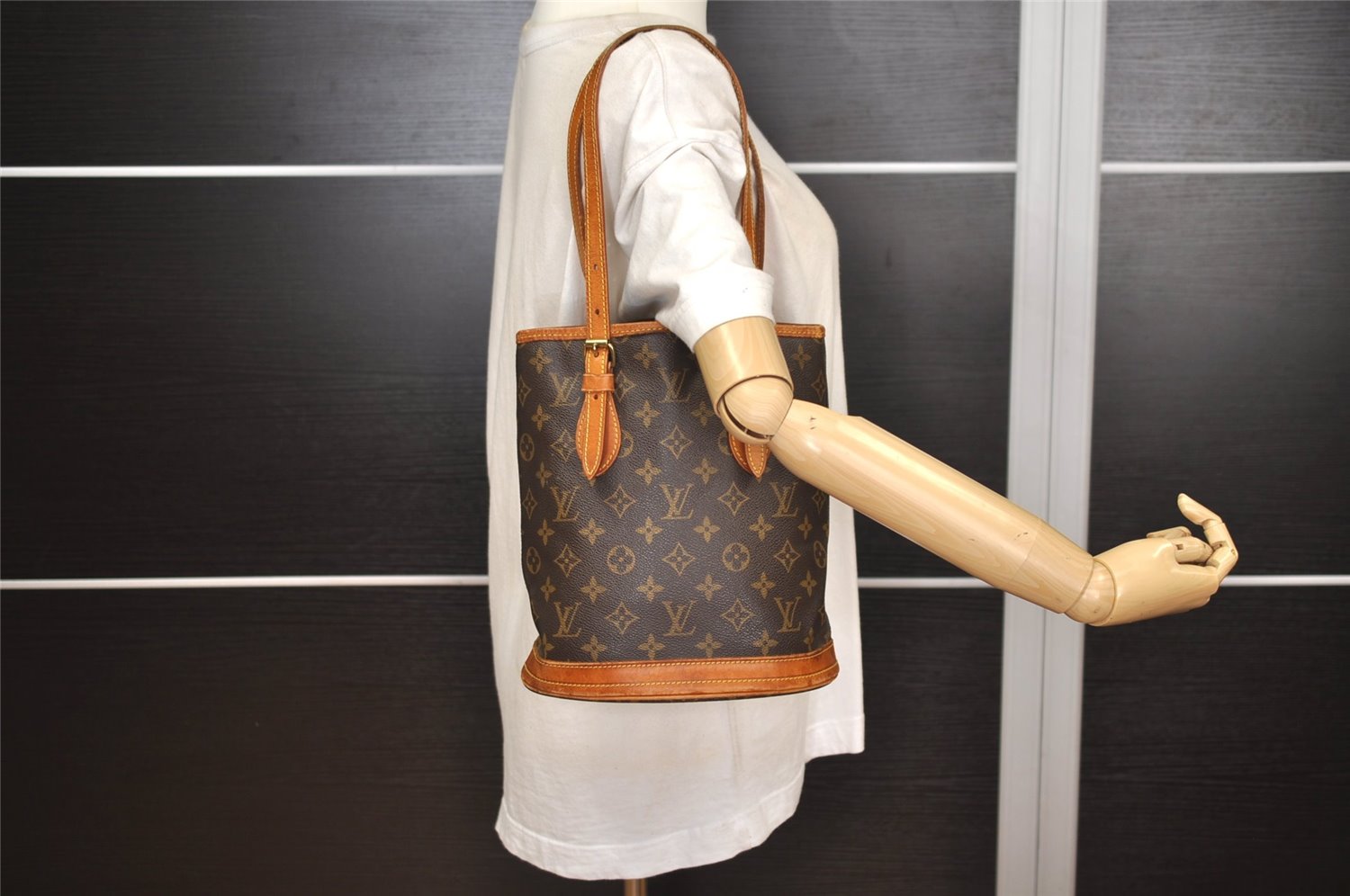Authentic Louis Vuitton Monogram Bucket PM Shoulder Tote Bag M42238 LV 6271J