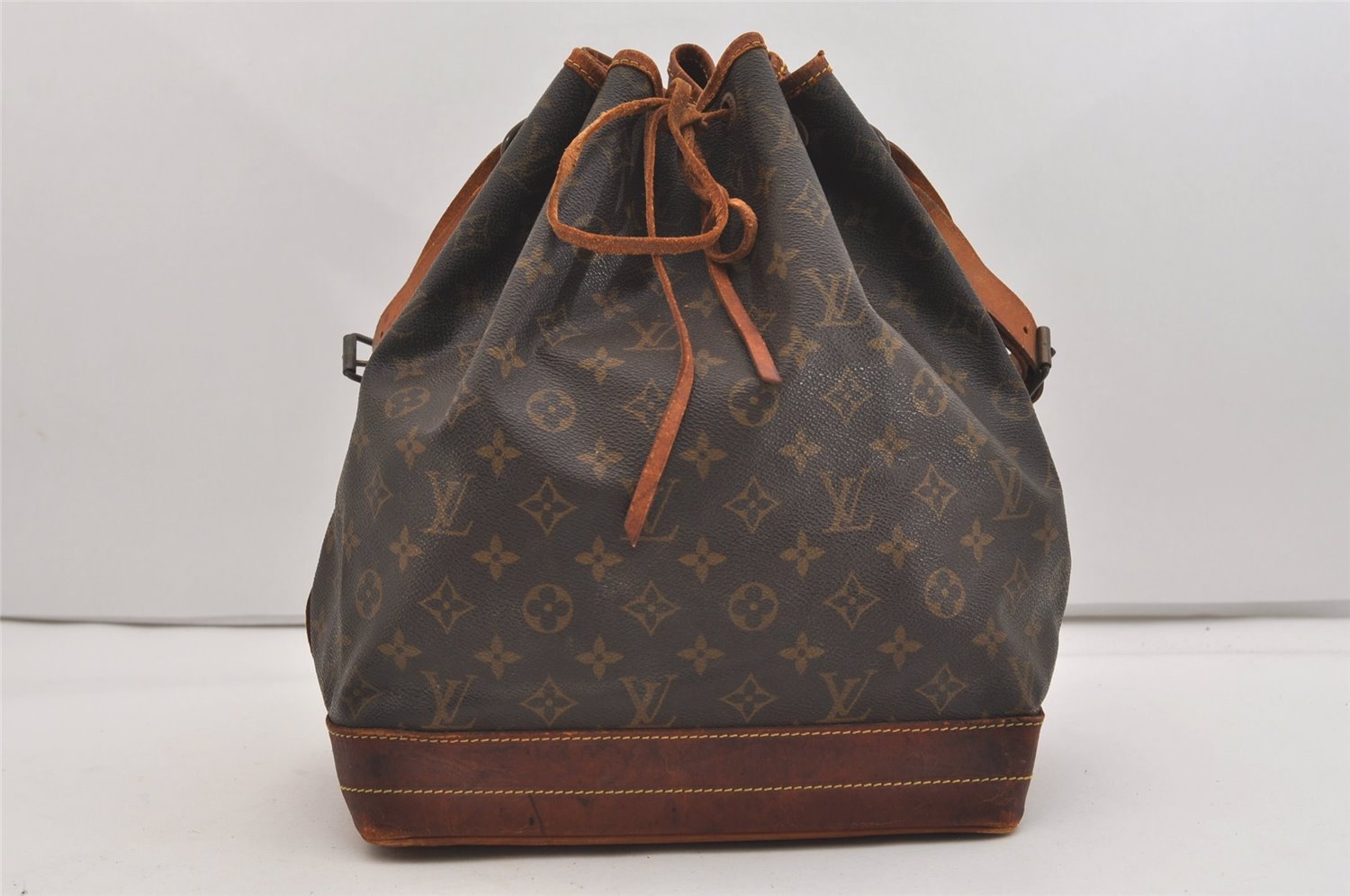 Authentic Louis Vuitton Monogram Noe Shoulder Drawstring Bag M42224 LV 6279J