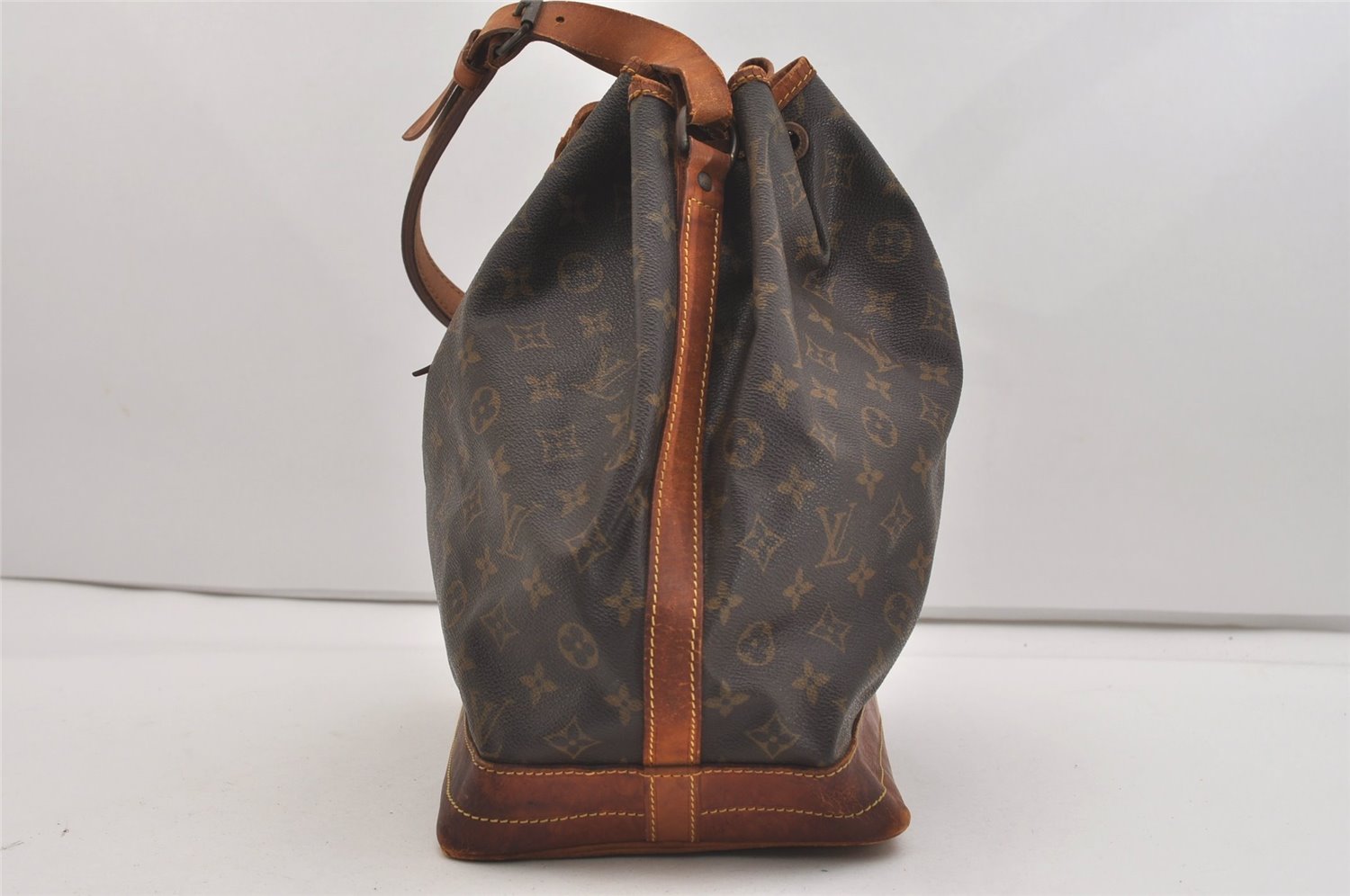 Authentic Louis Vuitton Monogram Noe Shoulder Drawstring Bag M42224 LV 6279J