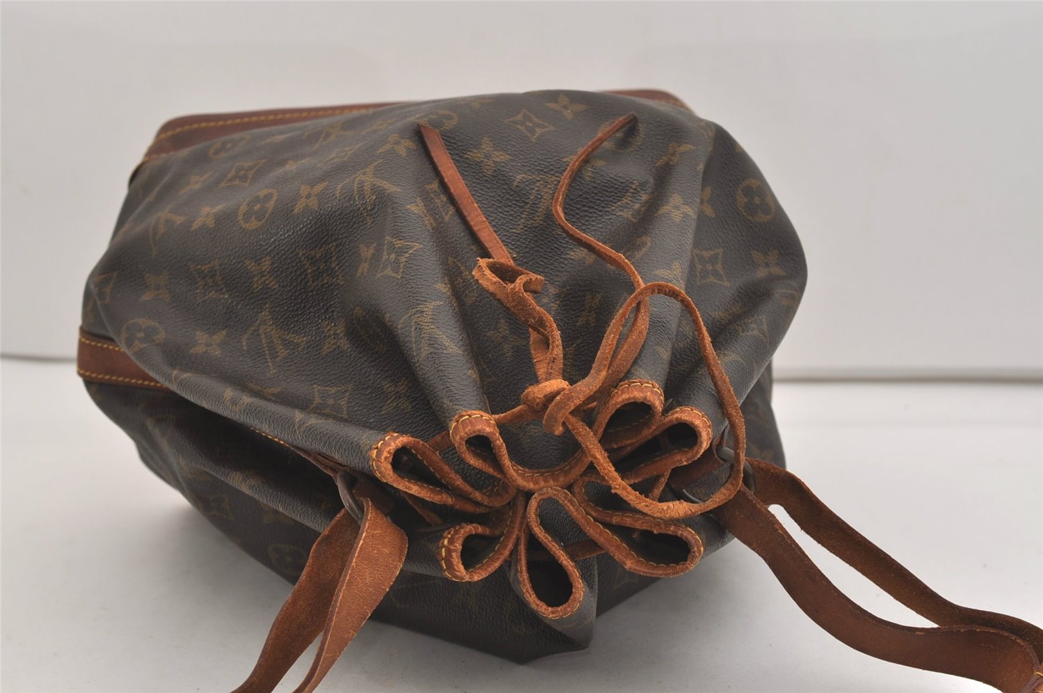 Authentic Louis Vuitton Monogram Noe Shoulder Drawstring Bag M42224 LV 6279J