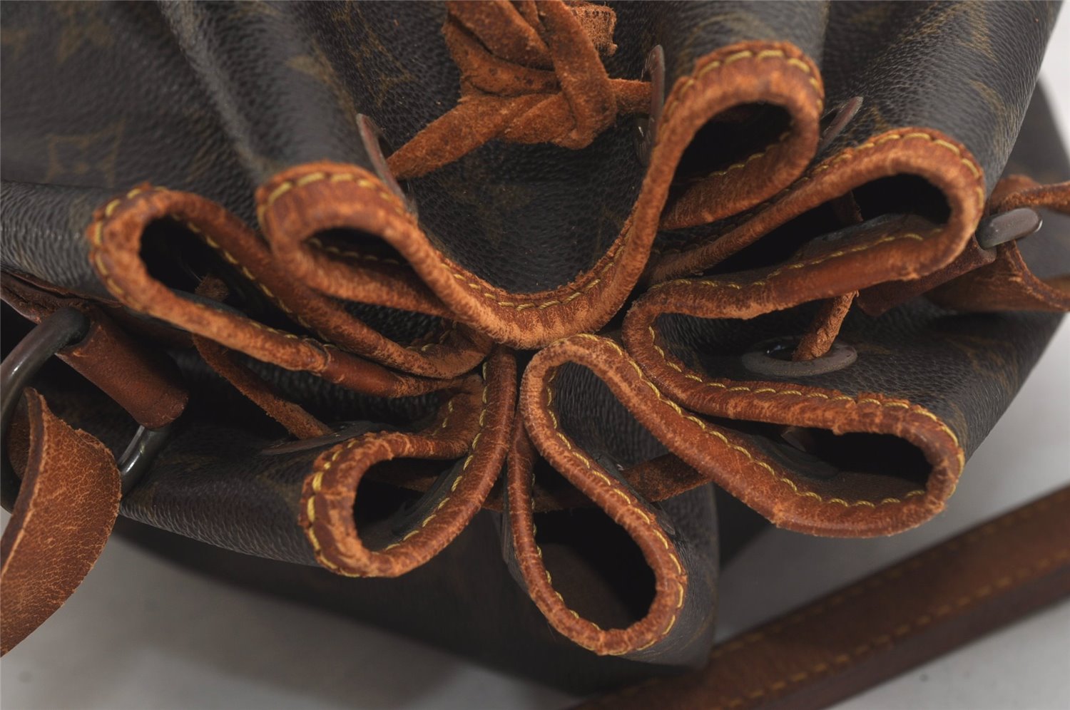 Authentic Louis Vuitton Monogram Noe Shoulder Drawstring Bag M42224 LV 6279J