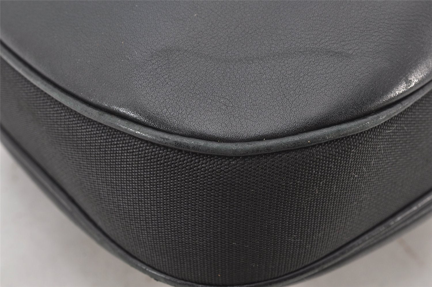 Authentic GUCCI Vintage Shoulder Bag Purse Leather 0013341 Black 6279K