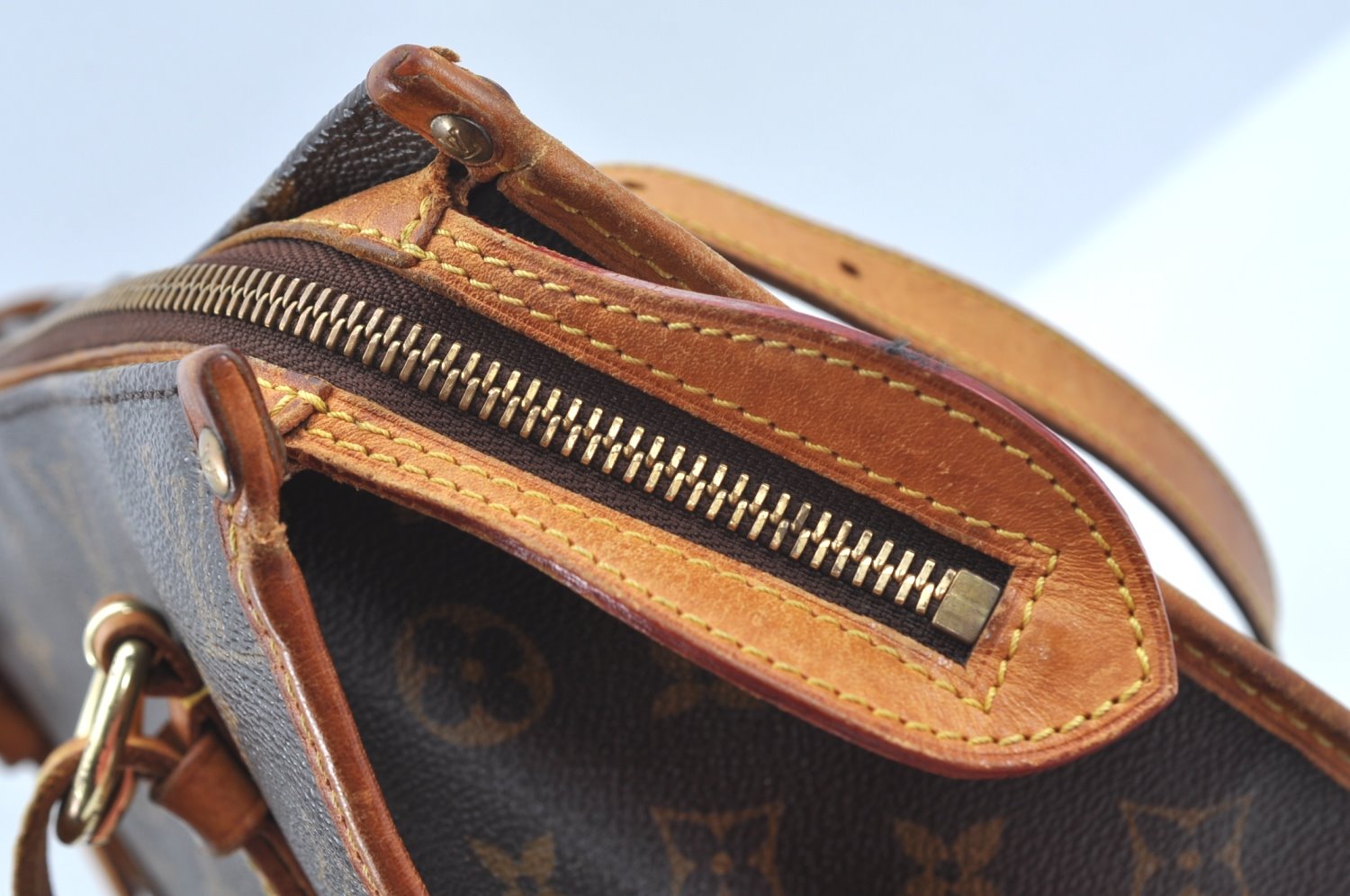 Authentic Louis Vuitton Monogram Popincourt Haut Shoulder Bag M40007 LV 6292H