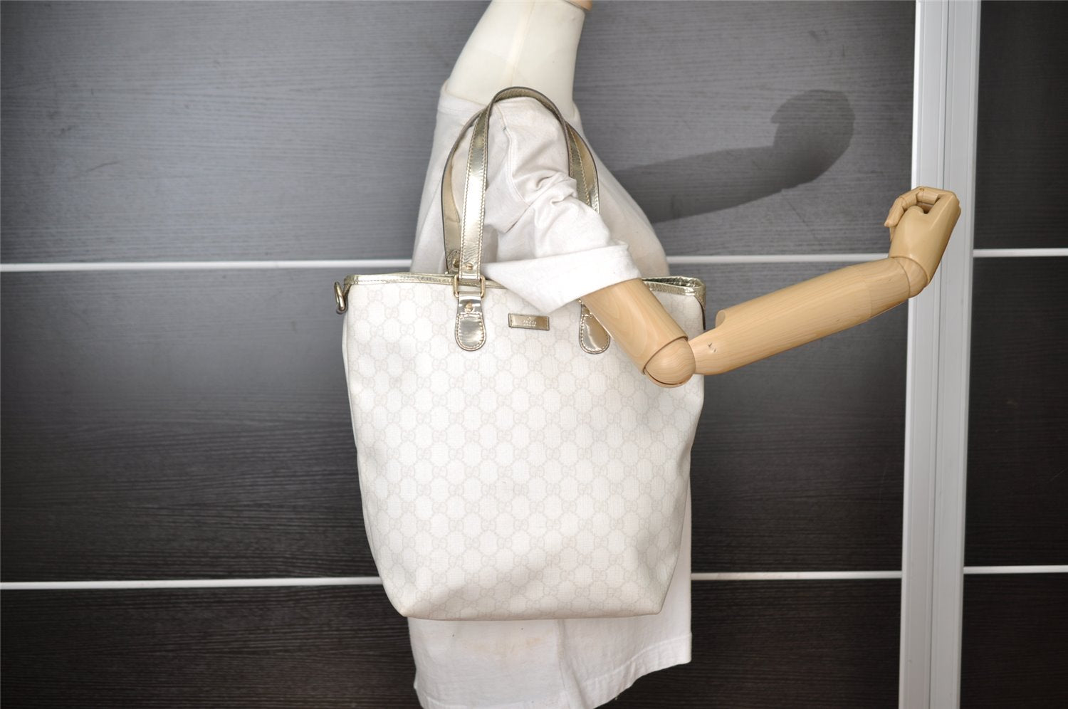 Authentic GUCCI Vintage Shoulder Tote Bag GG PVC Enamel 189896 White 6292I