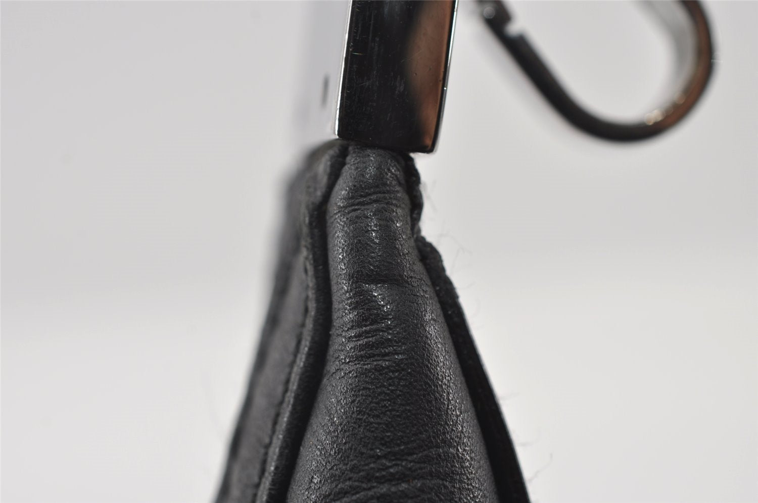 Authentic GUCCI Vintage Shoulder Bag Purse Leather 0013812 Black 6311I