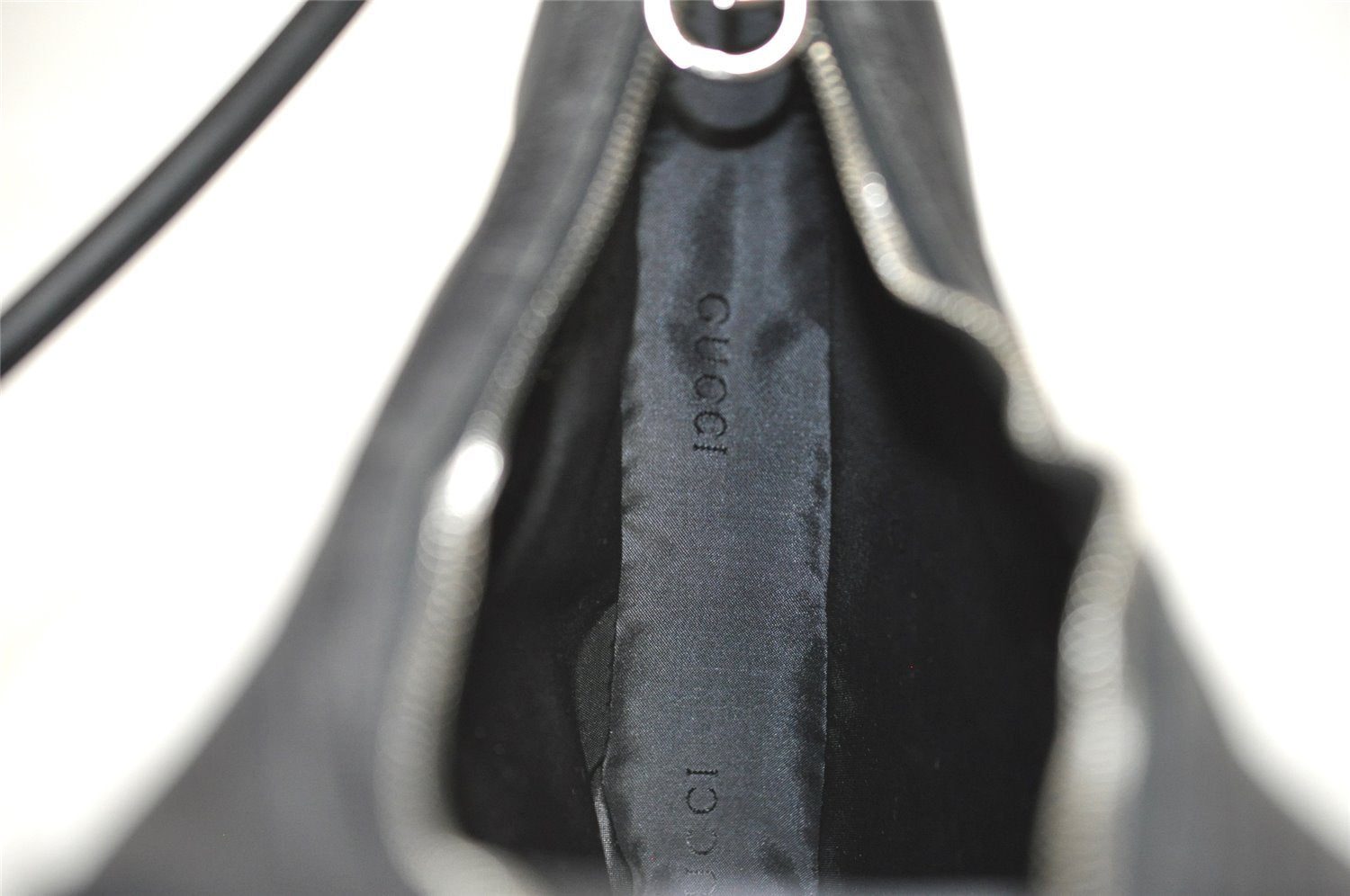 Authentic GUCCI Vintage Shoulder Bag Purse Leather 0013812 Black 6311I