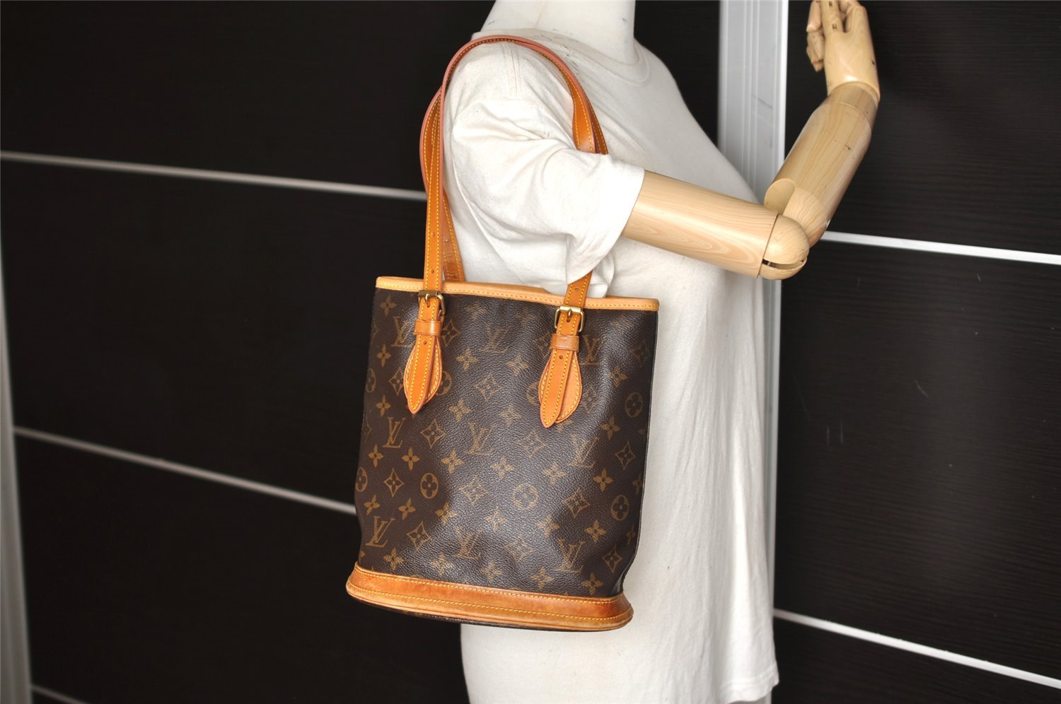 Authentic Louis Vuitton Monogram Bucket PM Shoulder Tote Bag M42238 Junk 6311K