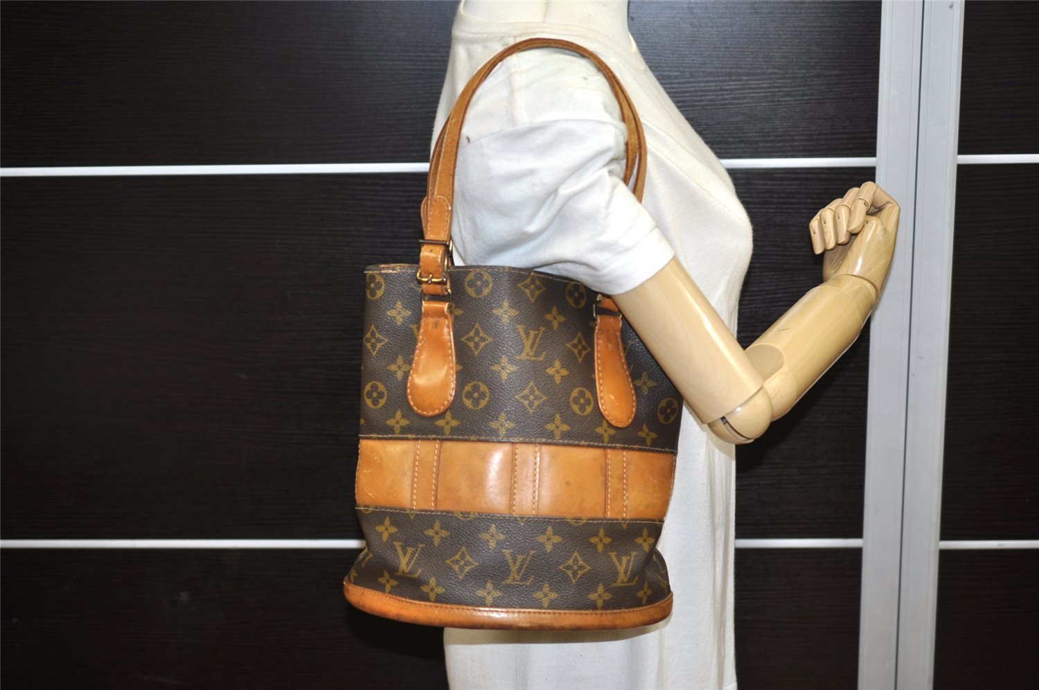 Authentic Louis Vuitton Monogram Bucket PM Shoulder Bag USA Old Model LV 6325K