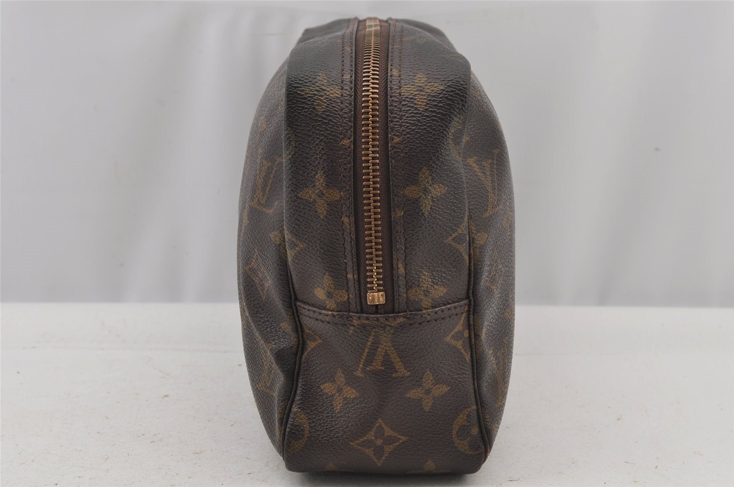 Auth Louis Vuitton Monogram Trousse Toilette 28 Clutch Hand Bag M47522 LV 6327J