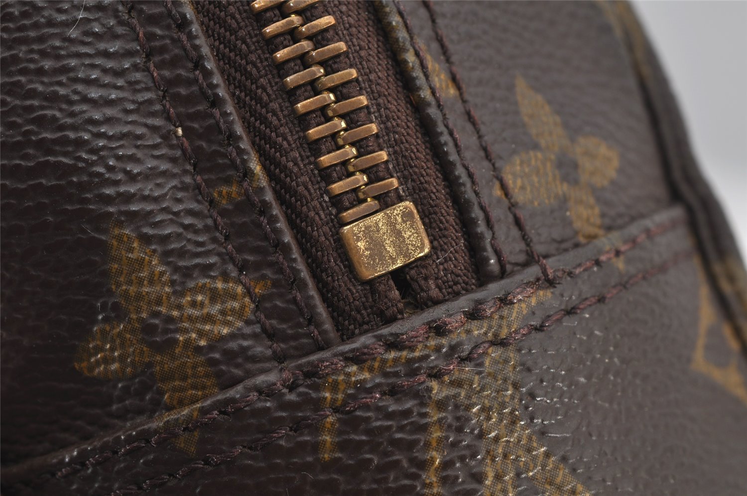 Auth Louis Vuitton Monogram Trousse Toilette 28 Clutch Hand Bag M47522 LV 6327J