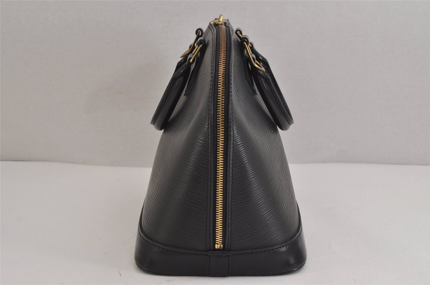 Authentic Louis Vuitton Epi Alma PM Hand Bag Black M40302 LV 6332J
