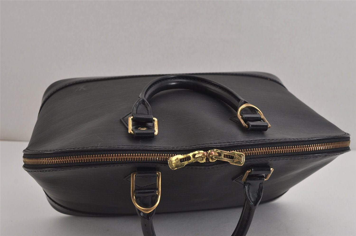 Authentic Louis Vuitton Epi Alma PM Hand Bag Black M40302 LV 6332J