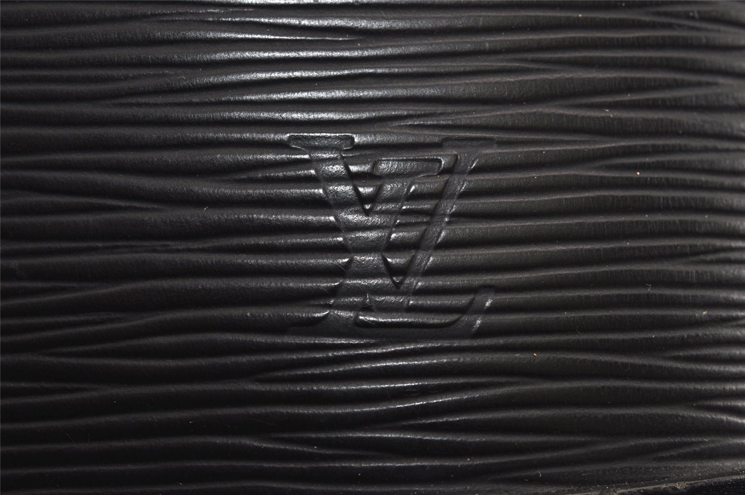 Authentic Louis Vuitton Epi Alma PM Hand Bag Black M40302 LV 6332J