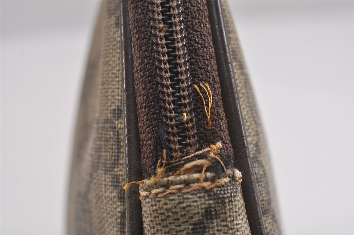 Authentic GUCCI Shoulder Cross Clutch Bag Purse GG PVC Leather Brown Junk 6340J