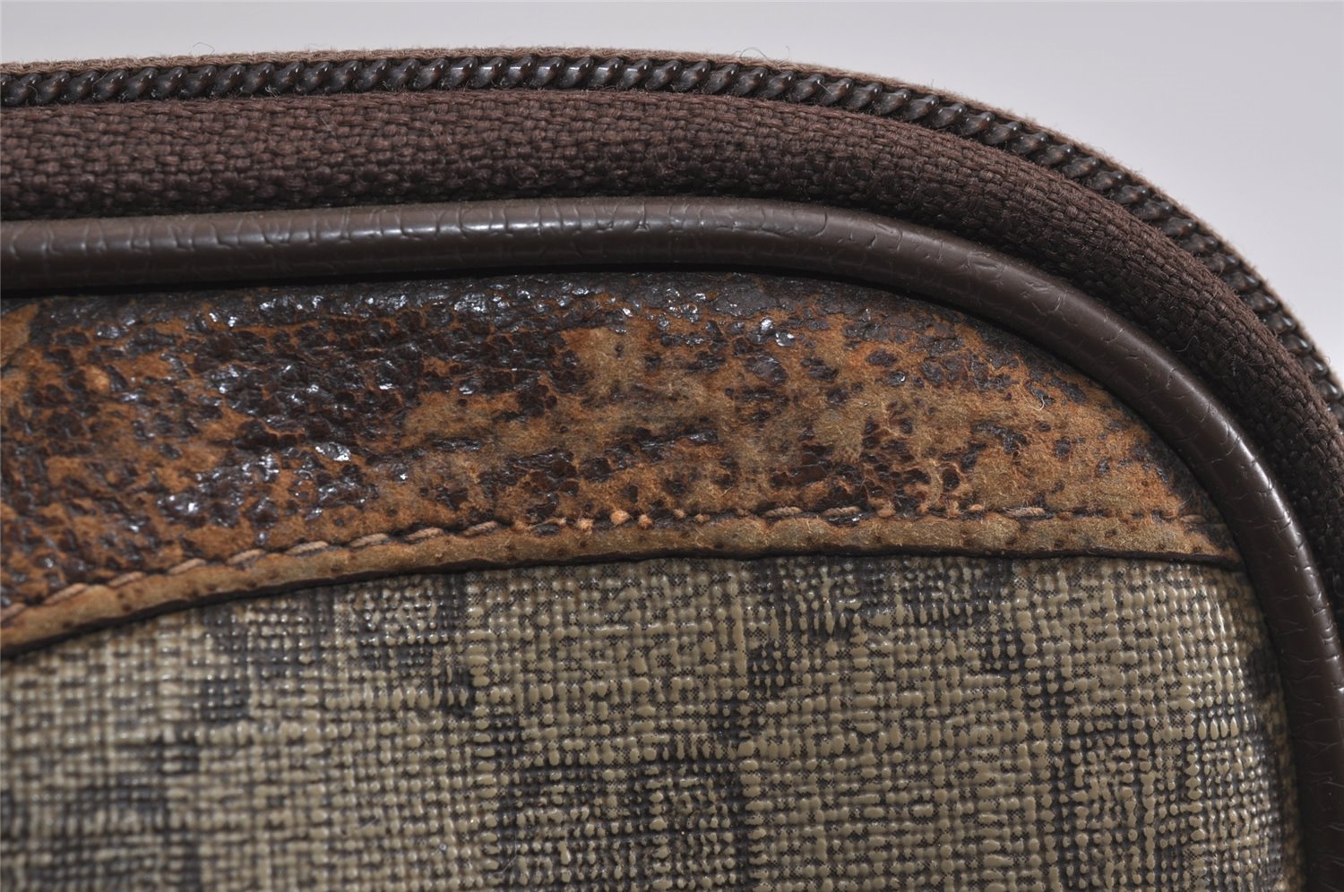 Authentic GUCCI Shoulder Cross Clutch Bag Purse GG PVC Leather Brown Junk 6340J