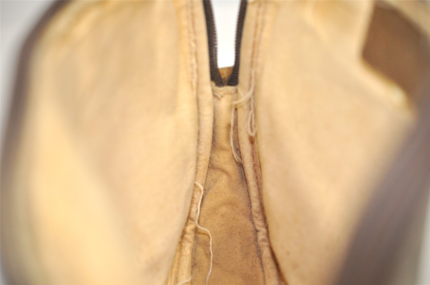 Authentic GUCCI Shoulder Cross Clutch Bag Purse GG PVC Leather Brown Junk 6340J