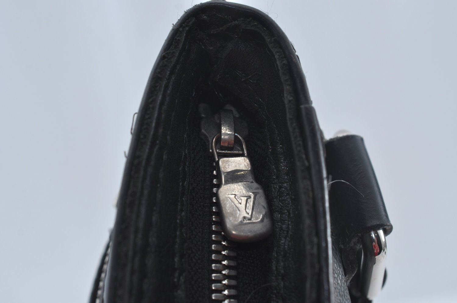 Authentic Louis Vuitton Damier Graphite Tomas Shoulder Cross Bag N58028 LV 6348J