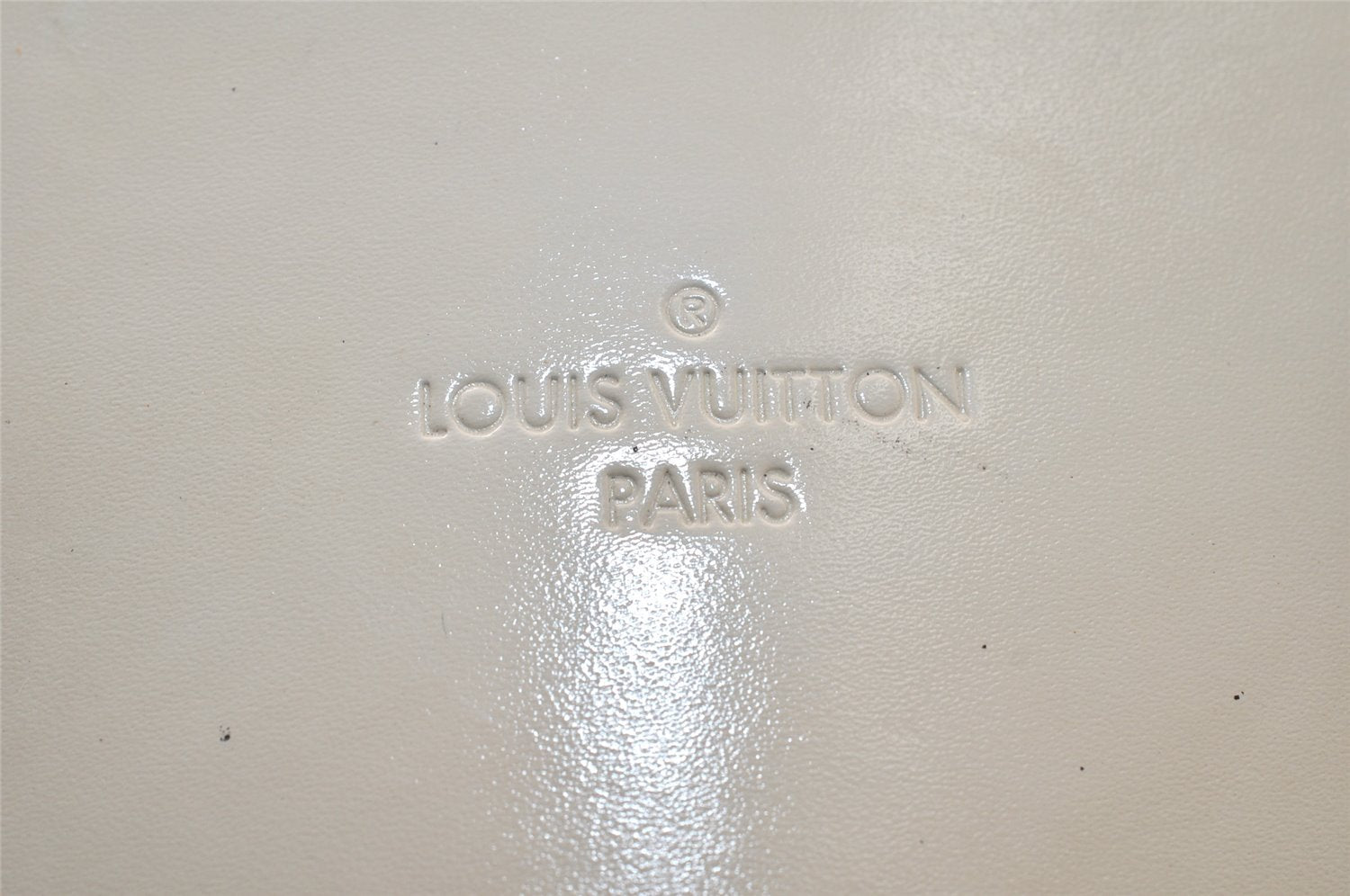 Authentic Louis Vuitton Suhali Lockit MM Hand Bag White M91874 LV 6359K