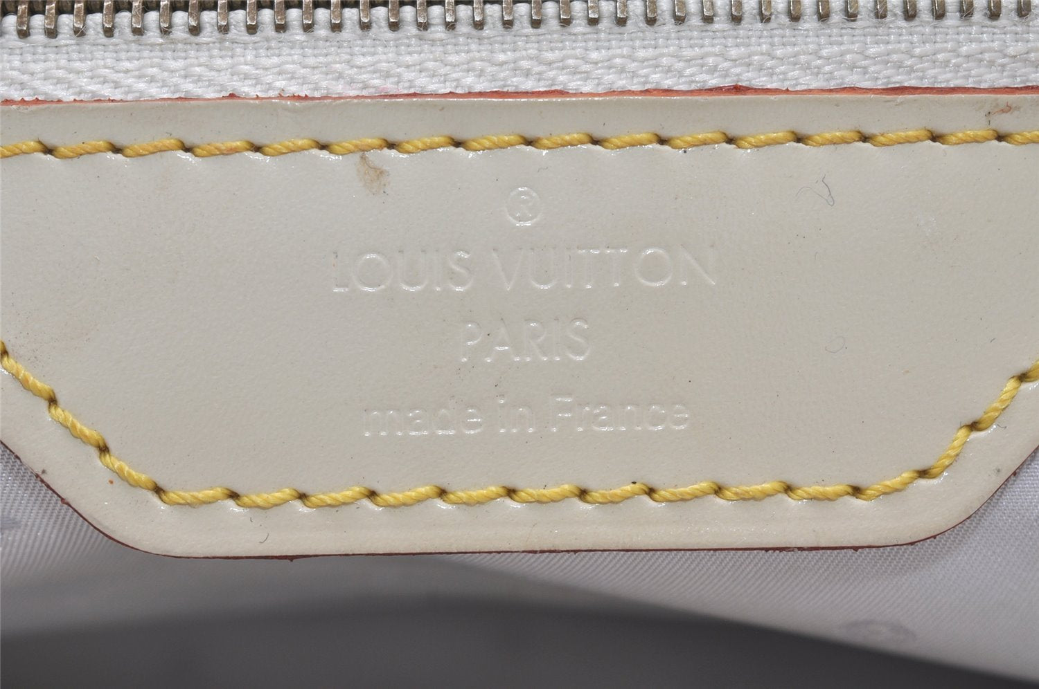 Authentic Louis Vuitton Suhali Lockit MM Hand Bag White M91874 LV 6359K