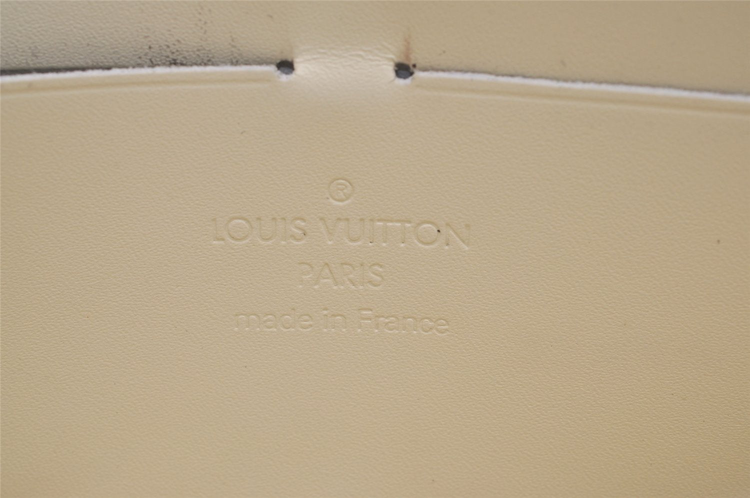 Authentic Louis Vuitton Suhali Portofeuil Le Favori Wallet White M95646 LV 6360J