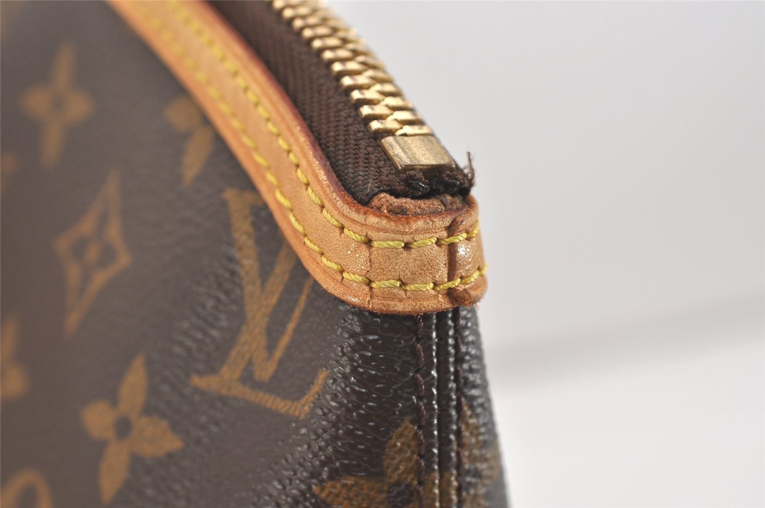 Authentic Louis Vuitton Monogram Lockit Horizontal Shoulder Bag M40104 LV 6363J