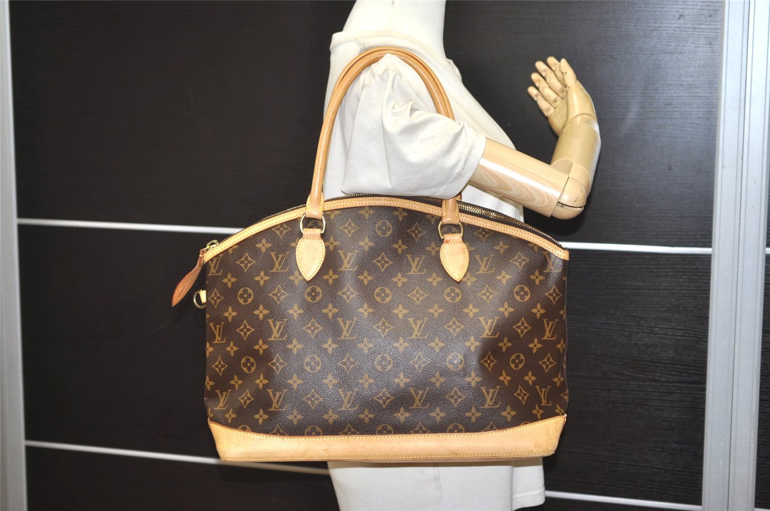 Authentic Louis Vuitton Monogram Lockit Horizontal Shoulder Bag M40104 LV 6363J