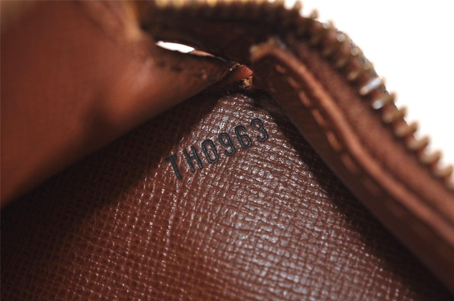 Authentic Louis Vuitton Monogram Pochette Homme Clutch Hand Bag M51795 LV 6371J