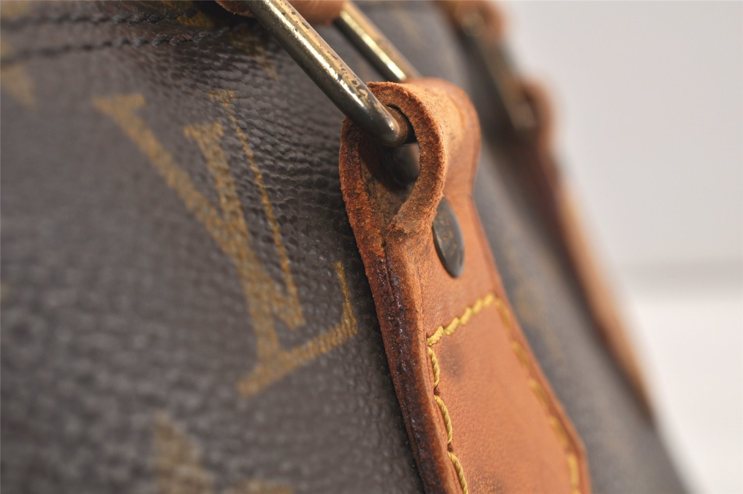 Authentic Louis Vuitton Monogram Alma Hand Bag Purse M51130 LV 6382K