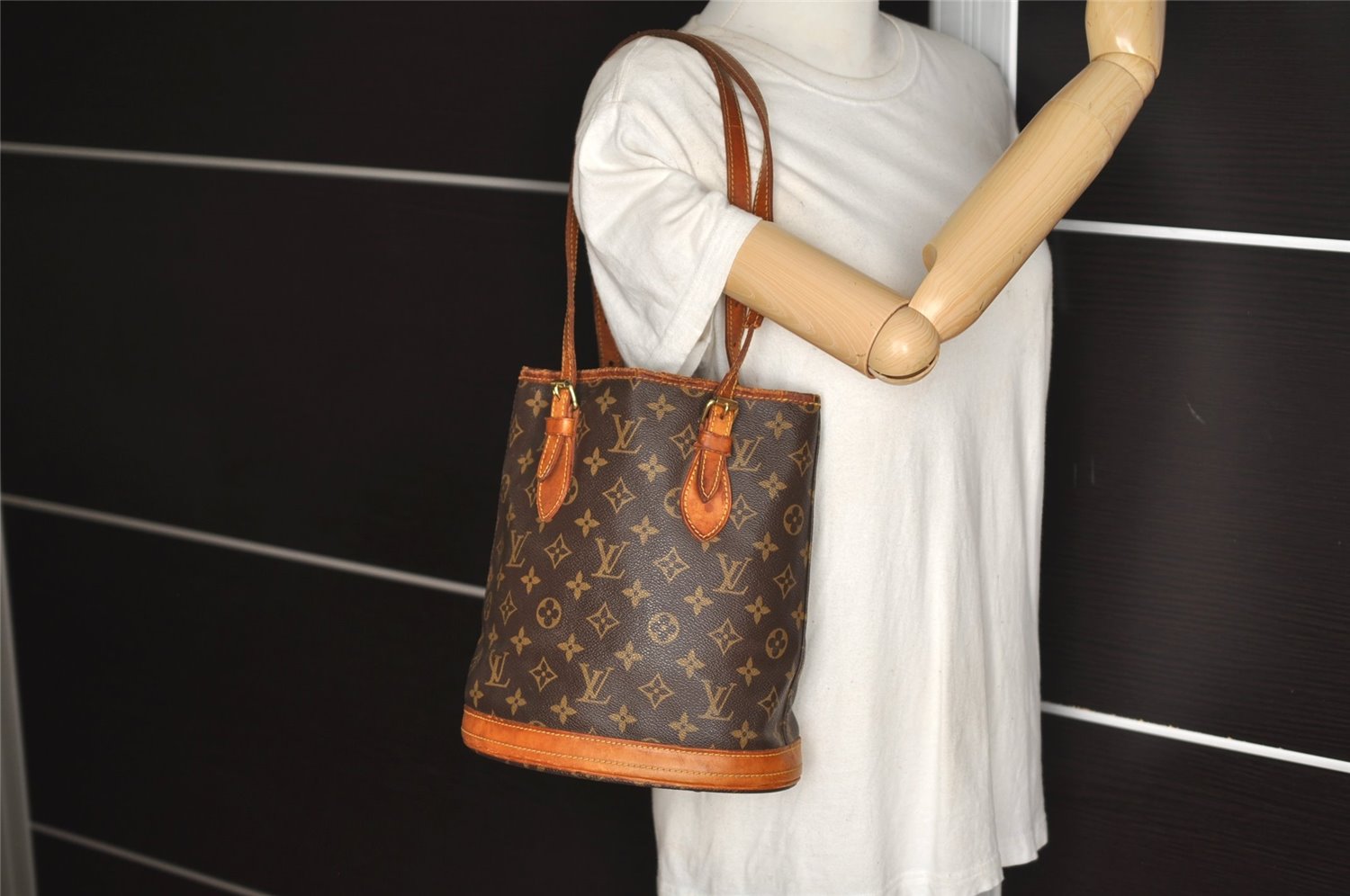 Authentic Louis Vuitton Monogram Bucket PM Shoulder Tote Bag M42238 Junk 6383J