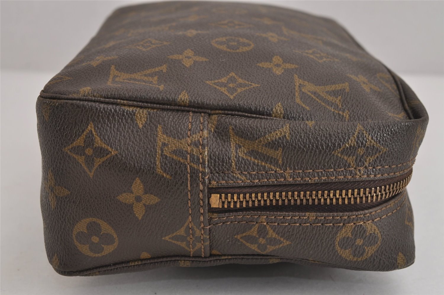 Auth Louis Vuitton Monogram Trousse Toilette 28 Clutch Hand Bag Old Model 6388J