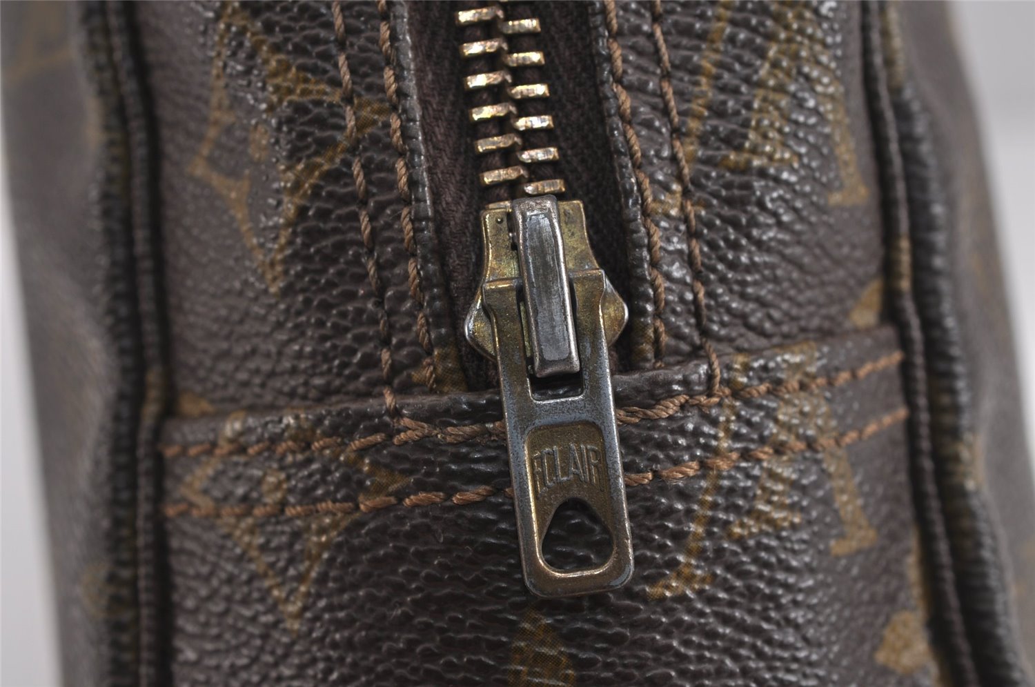 Auth Louis Vuitton Monogram Trousse Toilette 28 Clutch Hand Bag Old Model 6388J