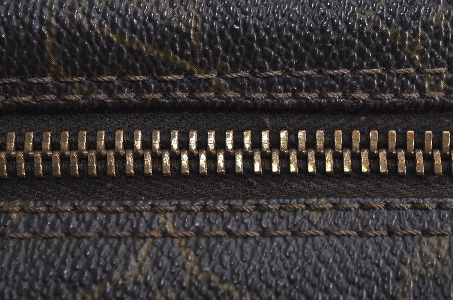 Auth Louis Vuitton Monogram Trousse Toilette 28 Clutch Hand Bag Old Model 6388J