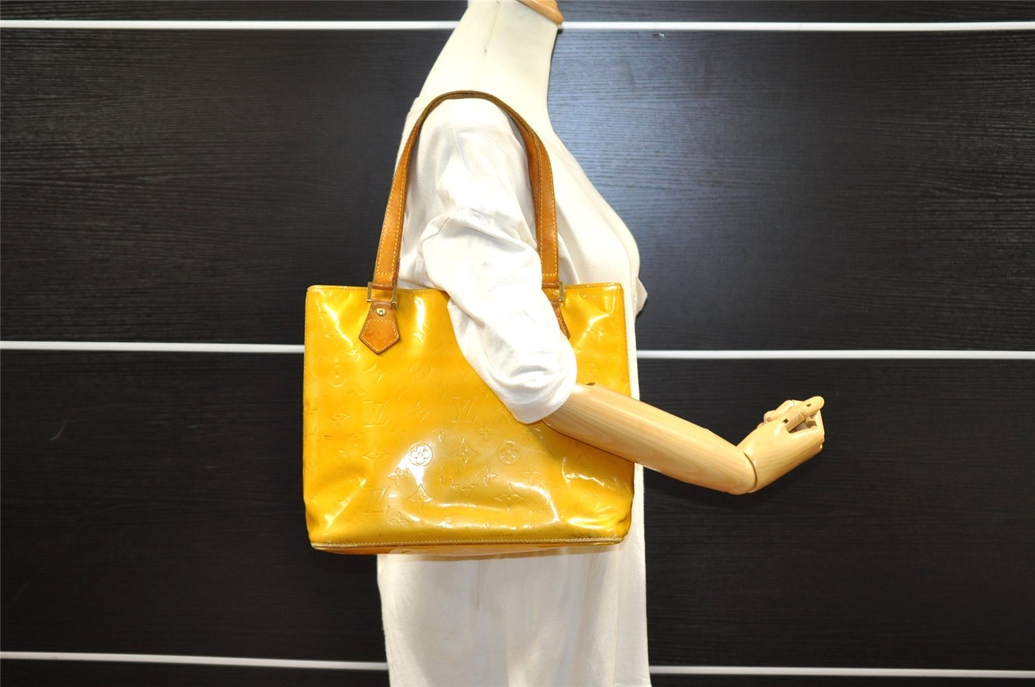 Authentic Louis Vuitton Vernis Houston Shoulder Hand Bag Yellow M91055 LV 6390I