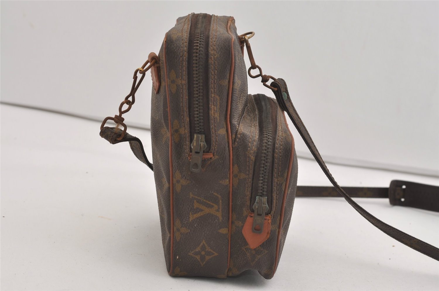 Authentic Louis Vuitton Monogram Amazone Shoulder Cross Body Bag Old Model 6390J