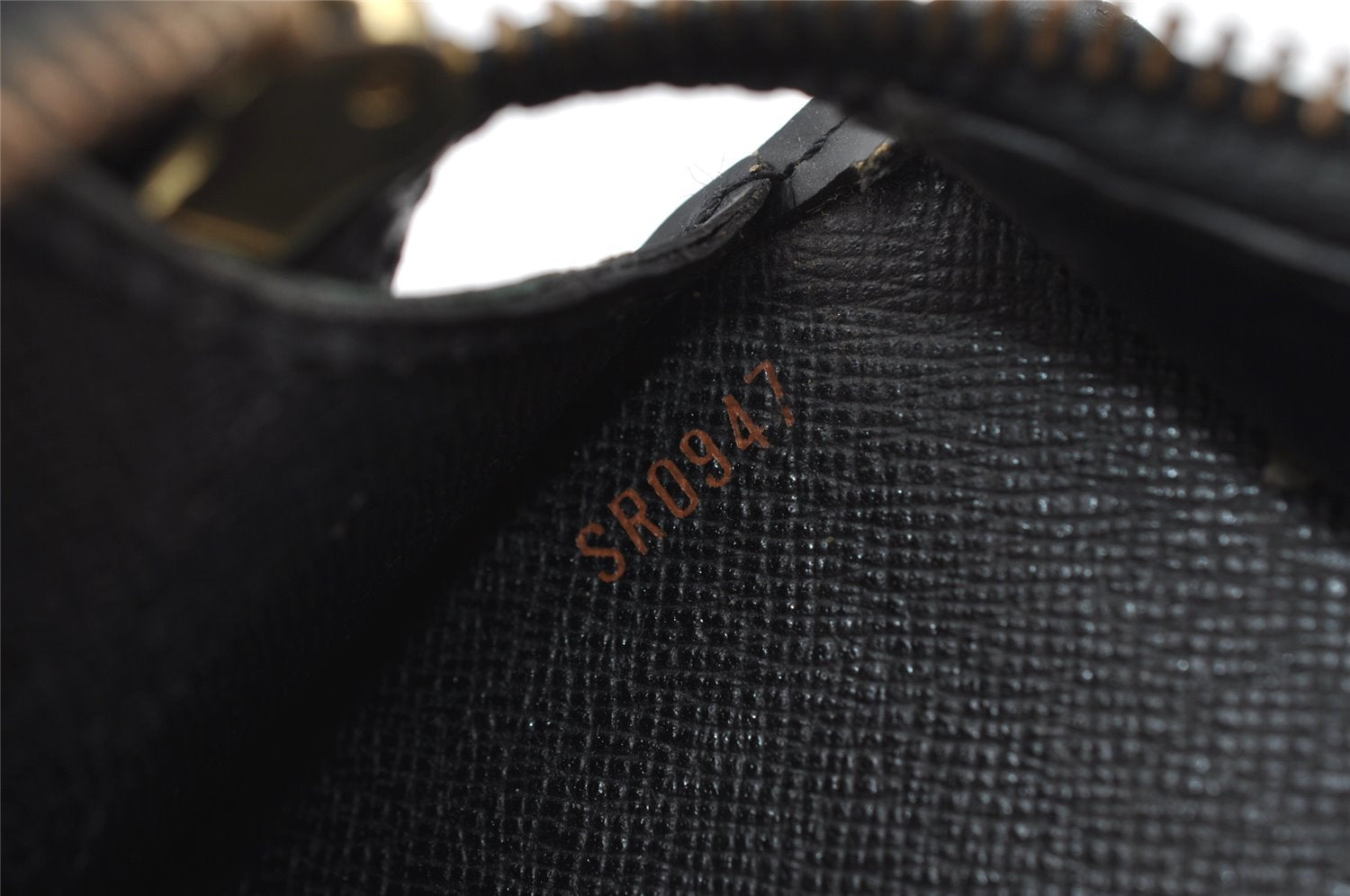 Authentic Louis Vuitton Epi Pochette Homme Clutch Hand Bag Black M52522 LV 6391I