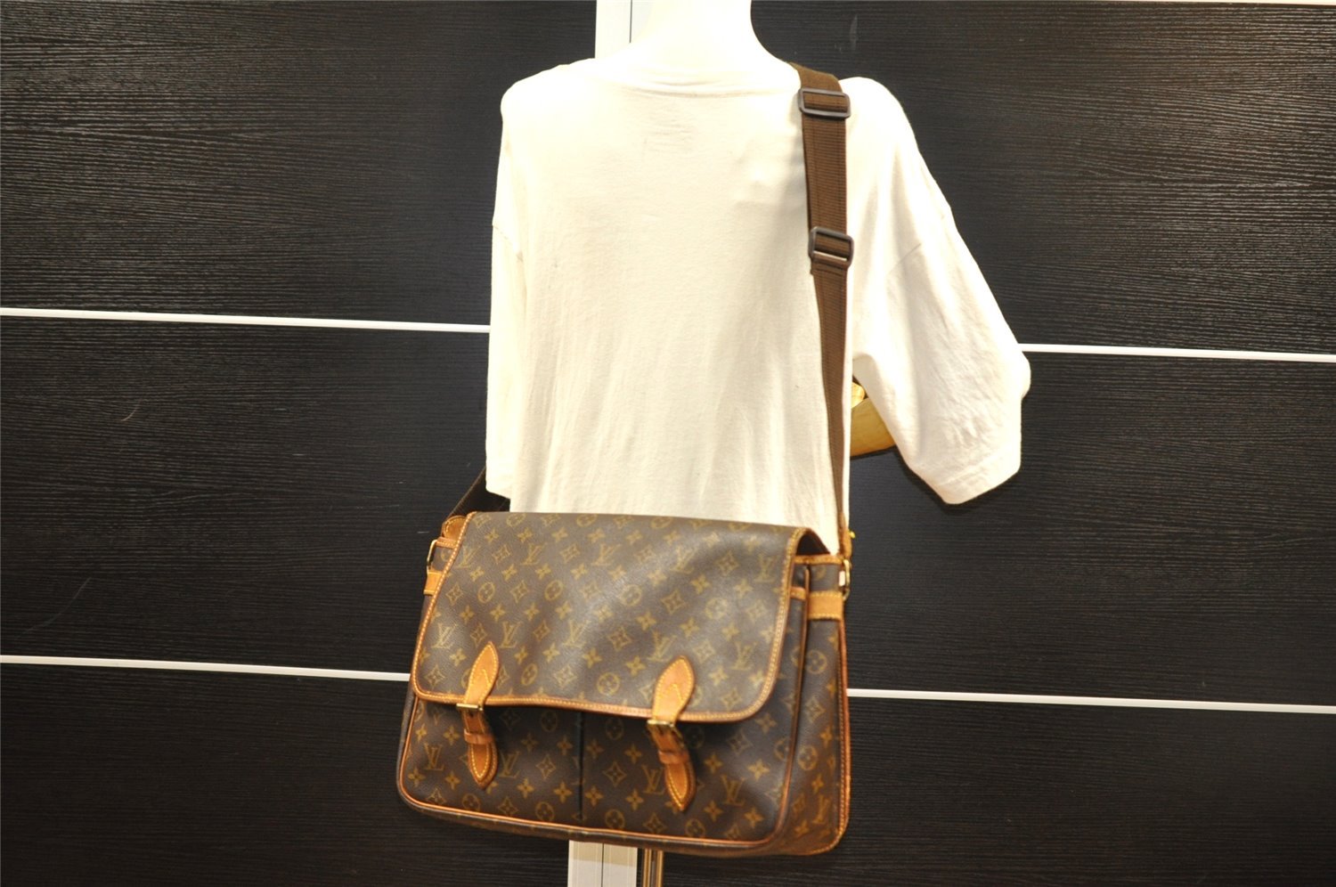 Authentic Louis Vuitton Monogram Gibeciere GM Shoulder Bag M42246 Junk 6393I