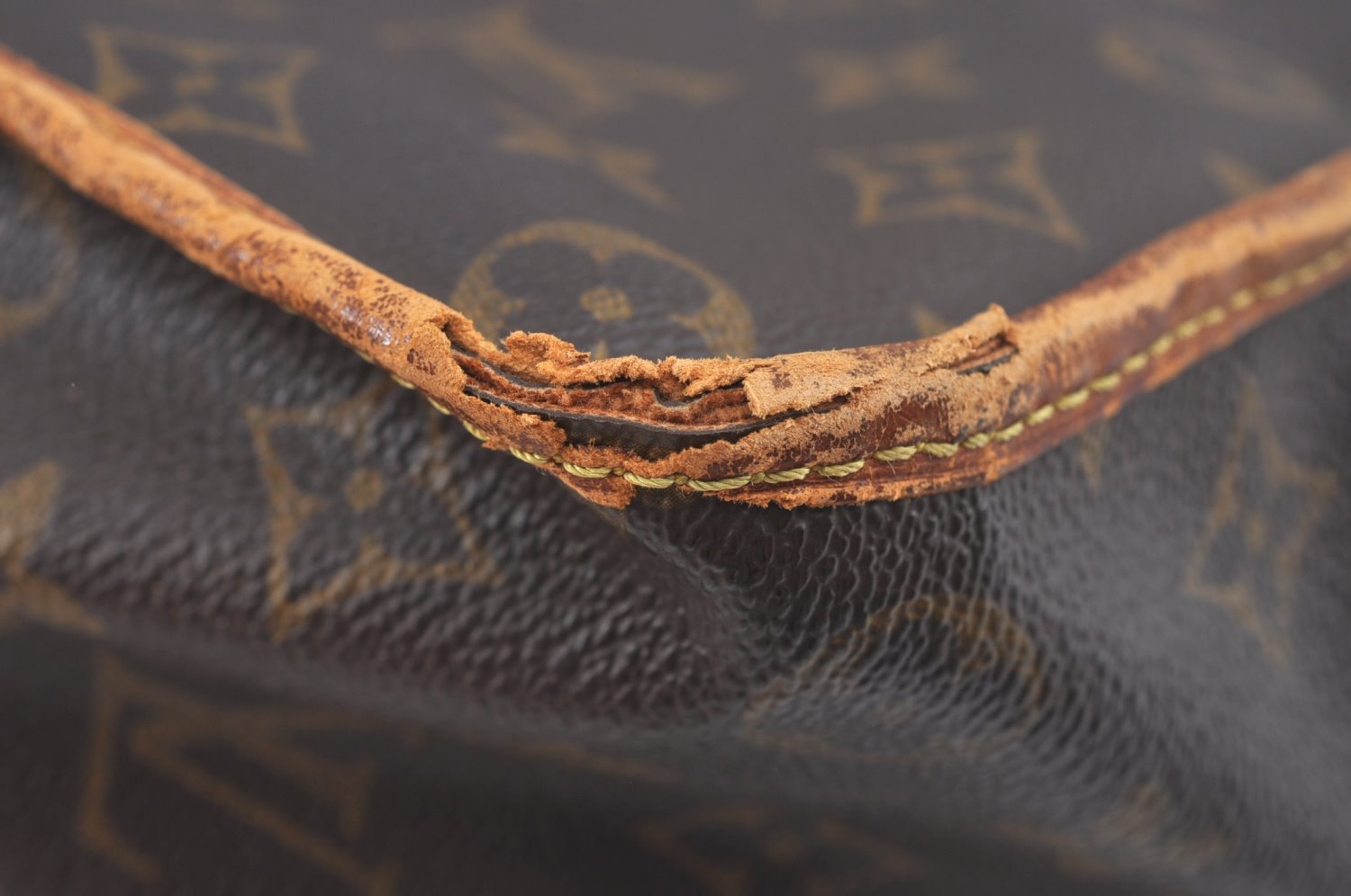 Authentic Louis Vuitton Monogram Sac Bazas Shoulder Cross Bag M99013 LV 6397K