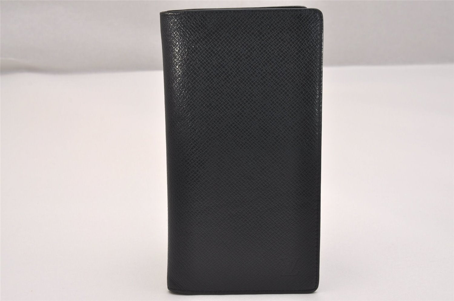 Authentic Louis Vuitton Taiga Portefeuille Ron Long Wallet Black M32662 LV 6401J