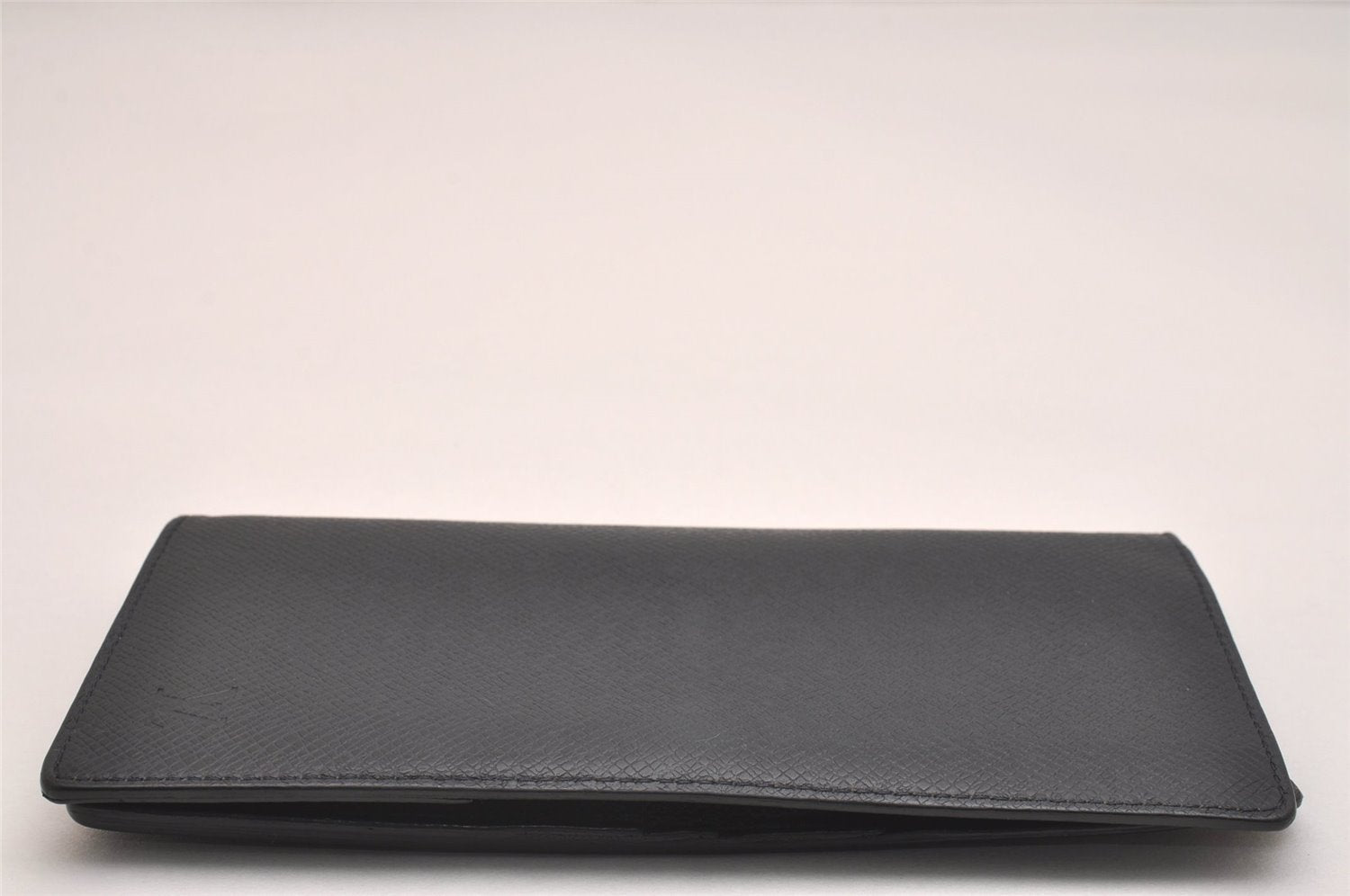 Authentic Louis Vuitton Taiga Portefeuille Ron Long Wallet Black M32662 LV 6401J