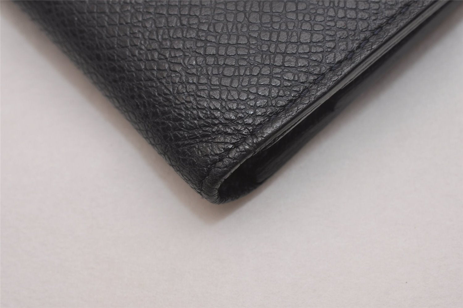 Authentic Louis Vuitton Taiga Portefeuille Ron Long Wallet Black M32662 LV 6401J