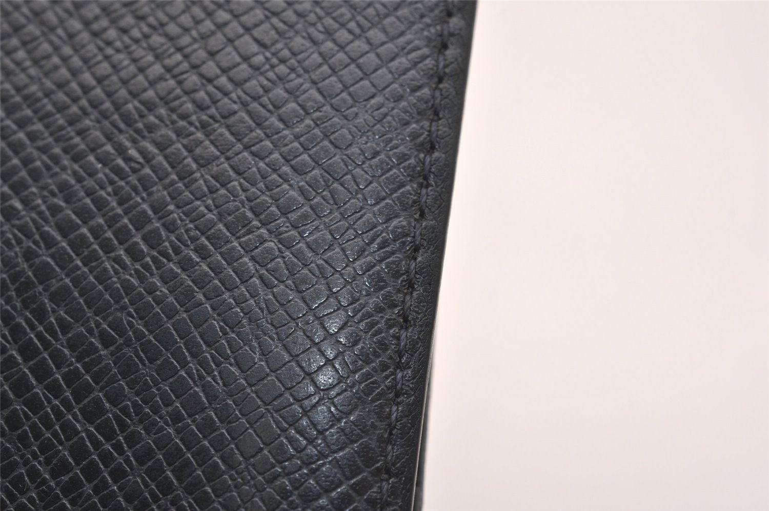 Authentic Louis Vuitton Taiga Portefeuille Ron Long Wallet Black M32662 LV 6401J