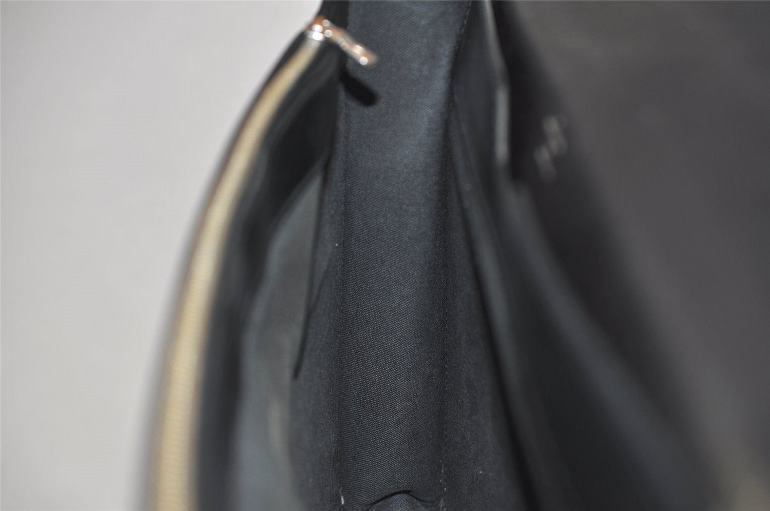 Auth Louis Vuitton Taiga Laguito Business Bag Briefcase Black M31092 LV 6409K