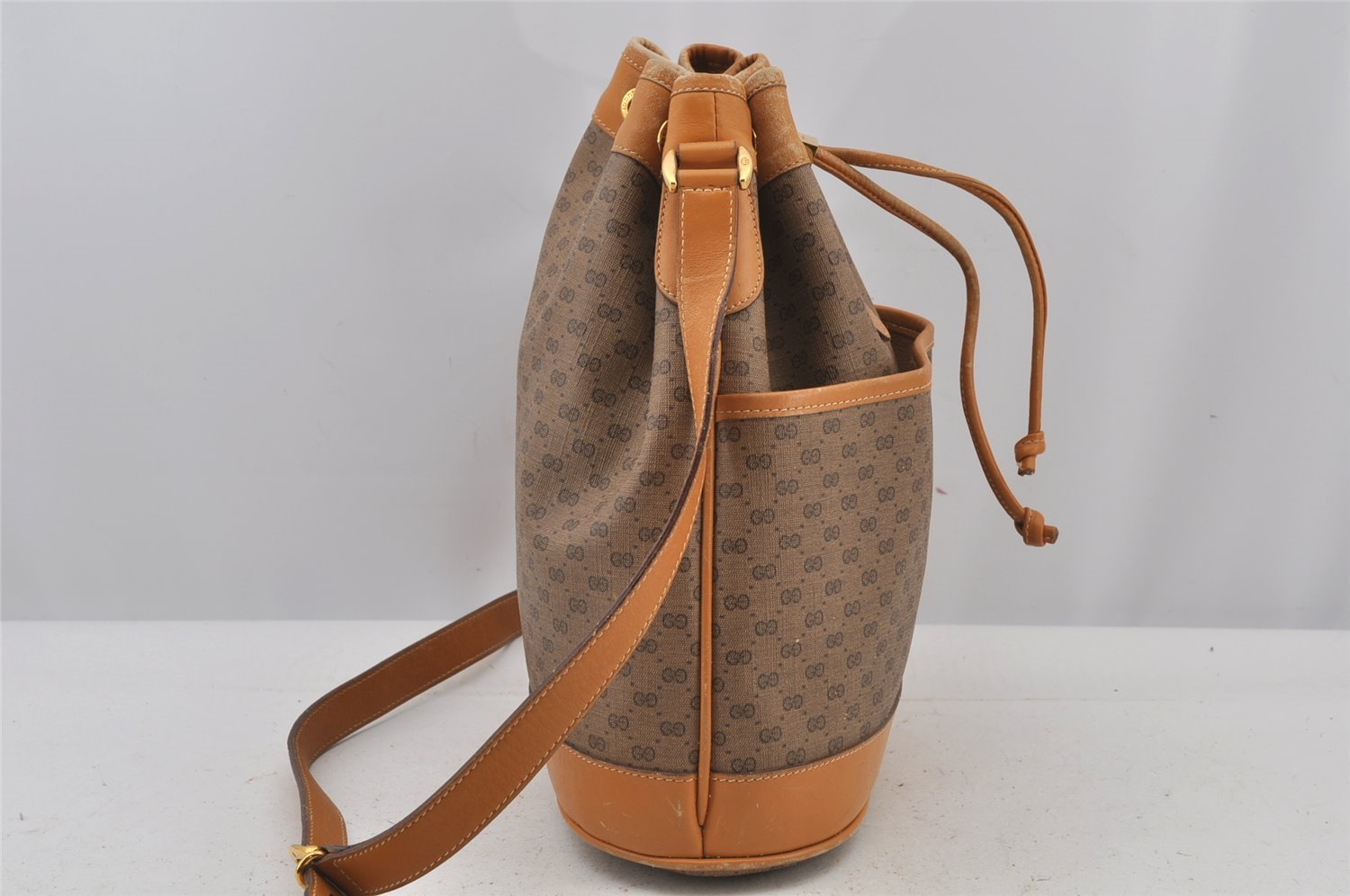 Authentic GUCCI Micro GG PVC Leather Shoulder Drawstring Bag Brown Junk 6417J